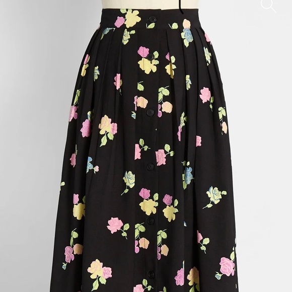 Modcloth Dresses & Skirts - Adorable ModCloth midi skirt!
